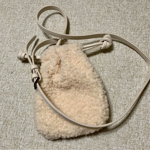 🍀Universal Thread Bags | Cream Sherpa Fuzzy Phone Crossbody#🍀UNIVER - Picture 1 of 13